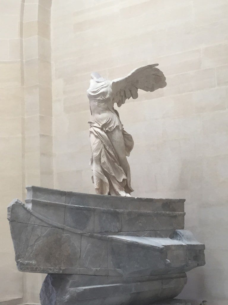 nike_statue_louvre