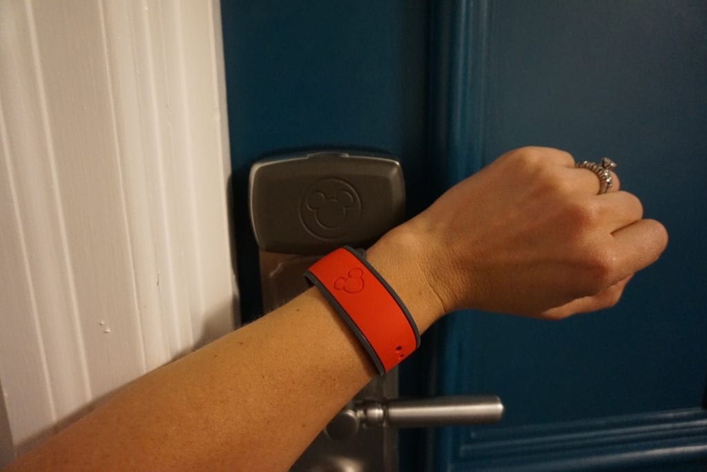 Women using magic band to open room door at Disneyworld | Global Munchkins