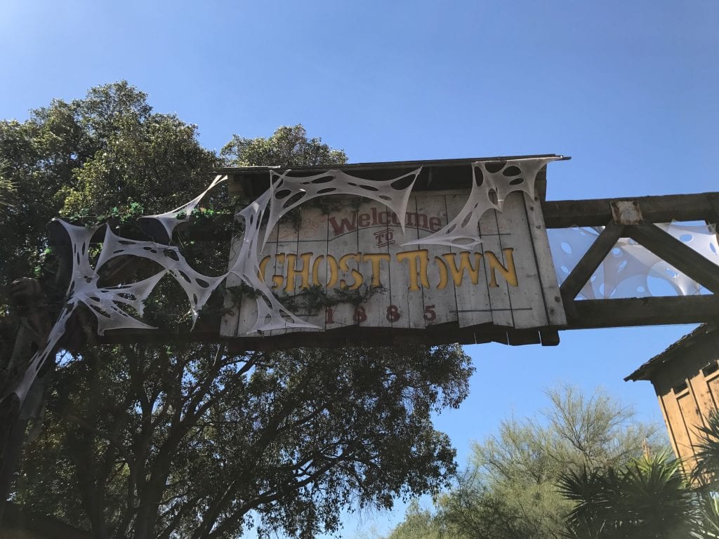 Knott's Spooky Farm Activities | Global Munchkins