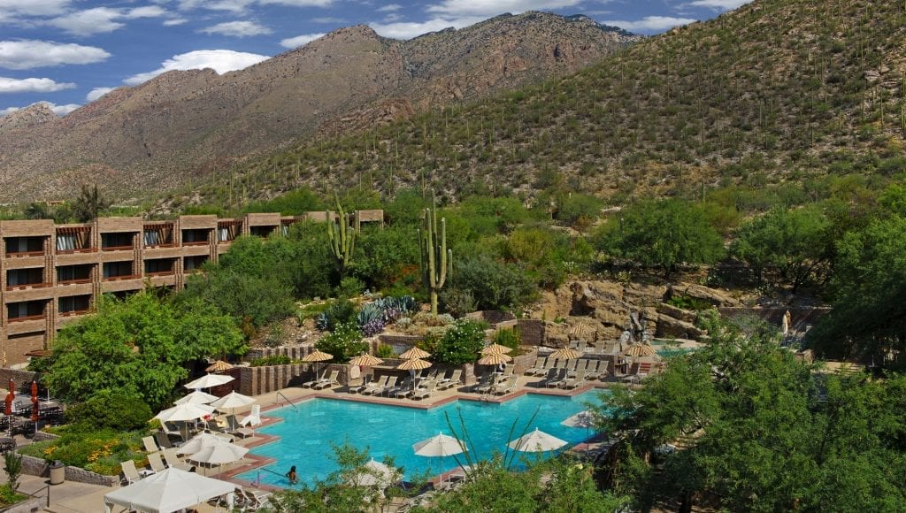 ventana-pool-mountains