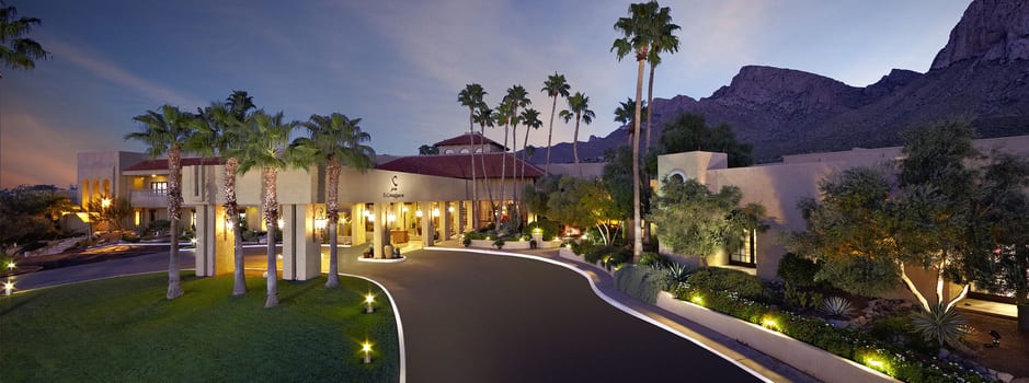 Main entrance and lobby of Hilton El Conquistador in Tucson