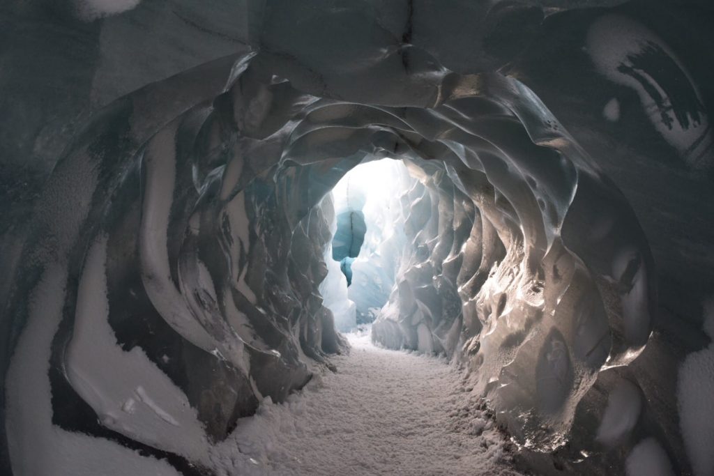 Icelandic Mountain Guides – Sólheimajökull Glacier Walk