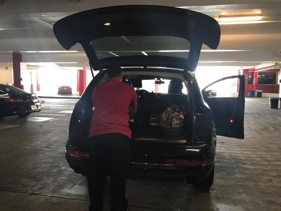 The ONLY LAX Airport Parking Garage I will use ESPECIALLY if I am traveling with my kids in tow. Read more by clicking through to the link + see a video of my family using Wally Park's Valet Service.