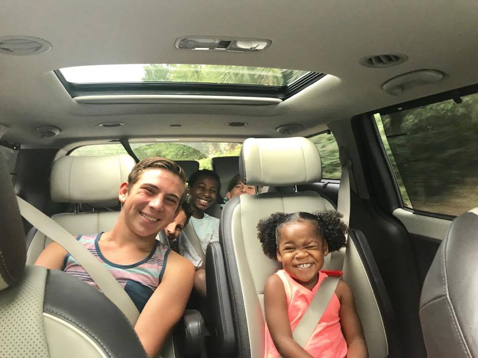 We love that the Kia Sedona 2017 second-row seats slide closer together. Perfect for road trips. See our road trip tips by clicking through to the post.