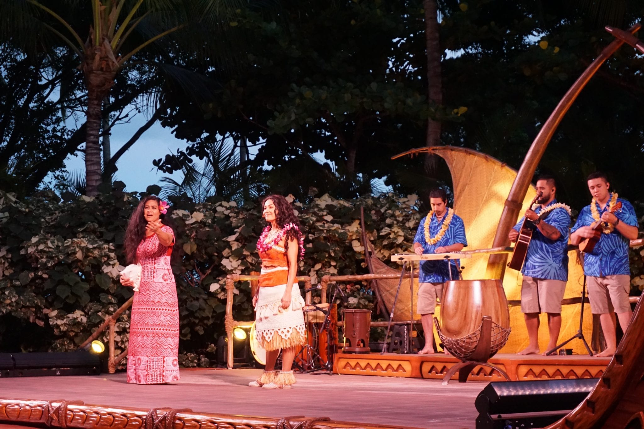 5 Surprising Reasons why KA WA'A, a luau at Disney's Aulani Resort, is a 'must do' for families traveling to Oahu. Find out what makes this the BEST luau in Oahu. #Aulani #luau #Oahu #ThingsToDo #hawaii #HawaiianVacation