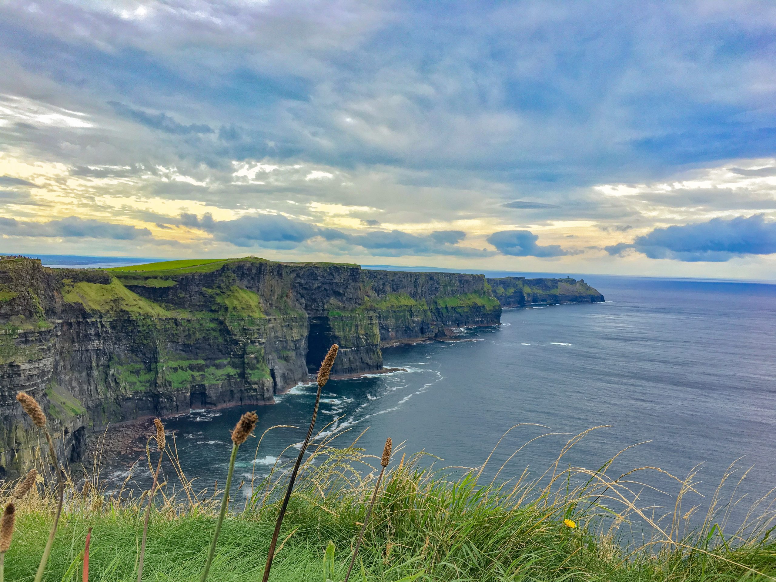 a guide to visiting the cliffs of moher