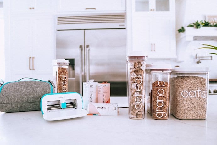 The best cricut machine + FREE pantry label template