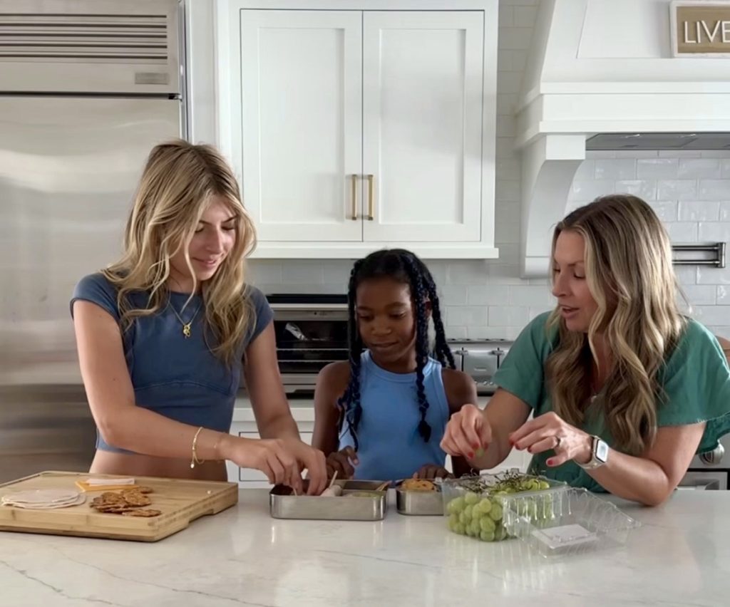 back to school - mom and daughters making lucnhes 