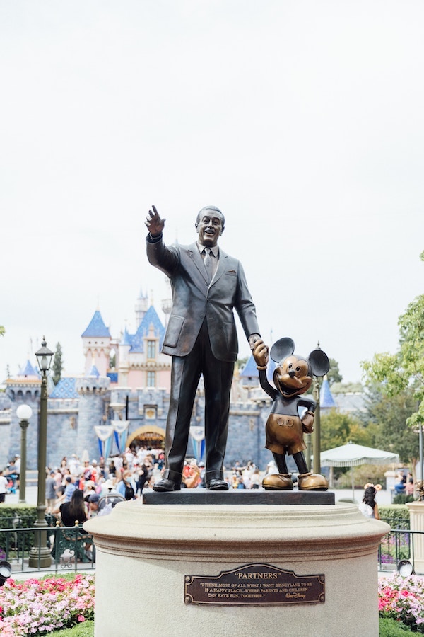 How to become a disney travel agent