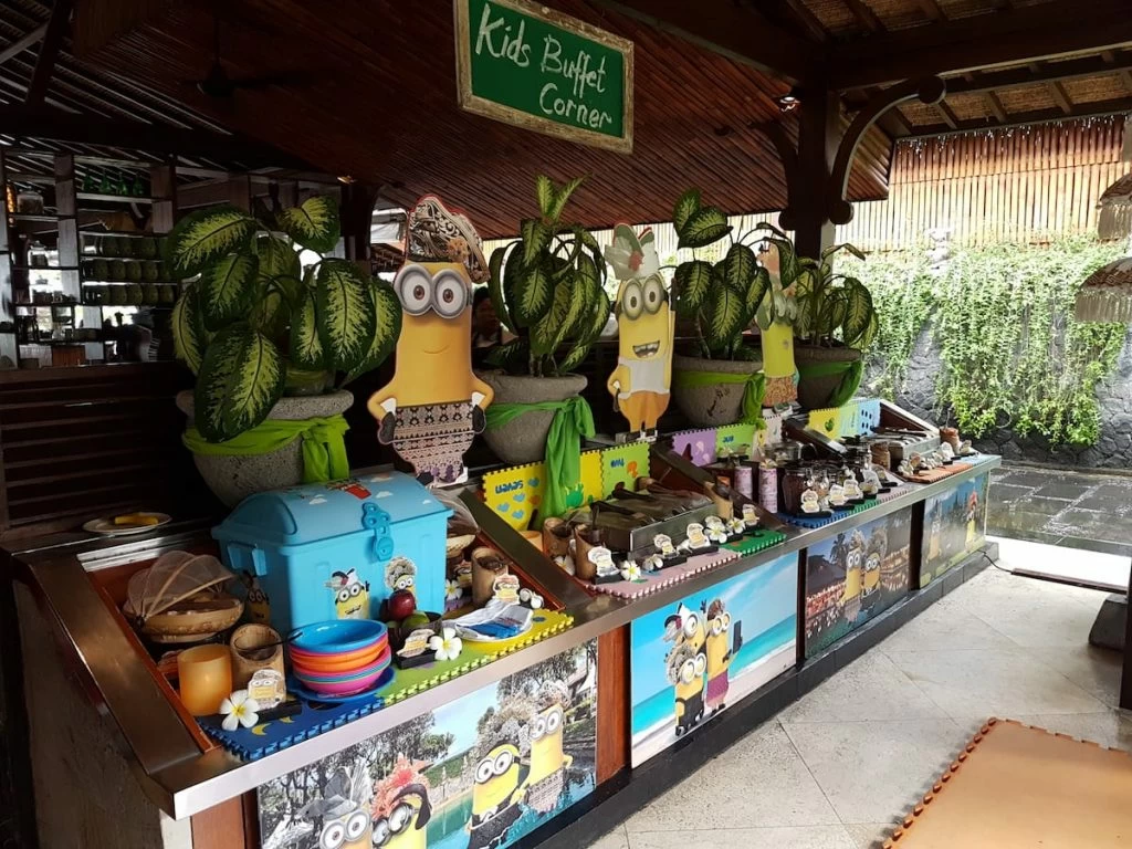 Travel Experts Reveal The BEST Luxury Resorts For Families! 42 The BEST Luxury Resorts for families in the world. The Intercontinental Bali Resort has a Minion themed kids buffet. Find all the best kid-friendly luxury resorts named by today's top travel writers, nomadic parents, and globetrotting families.