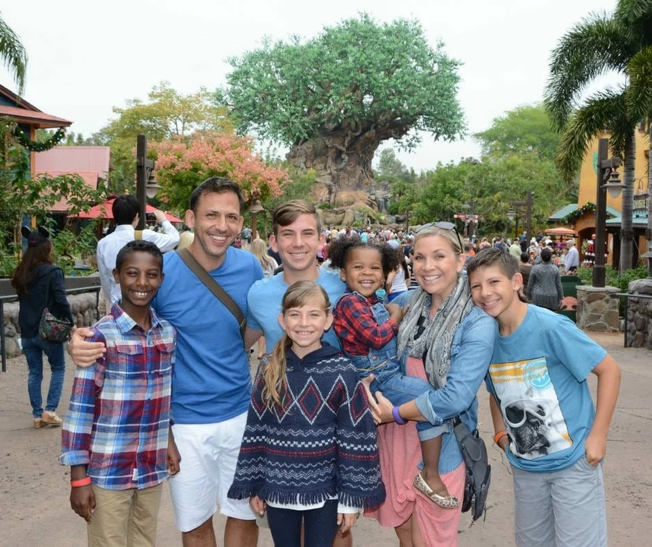 Disneyland vs Disney World! Which is Best for Your Vacay? 10 6 reasons to love traveling with Disney