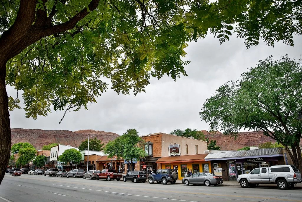 Top 5 things to do in Moab Utah! Experience the beauty of Moab! 3 brochure rack header 1