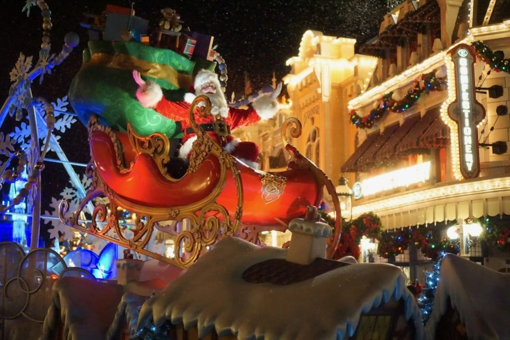 7 Amazing Things at Mickey's Very Merry Christmas Party 2022! 7 Mickey's Very Merry Christmas Party Santa