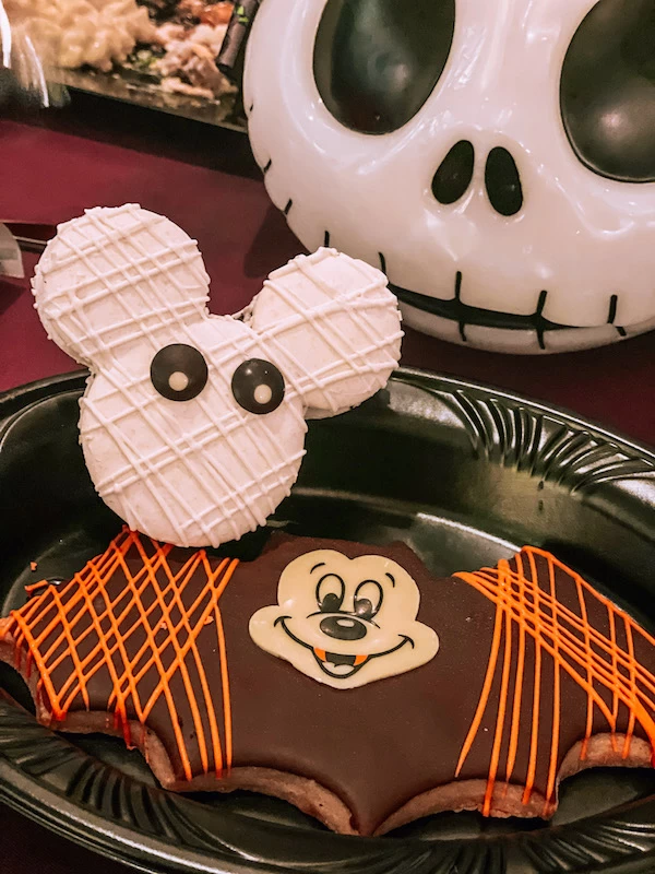 Disneyland Halloween 2022! An Ultimate Guide + Must-See Attractions 10 disneyland halloween treats